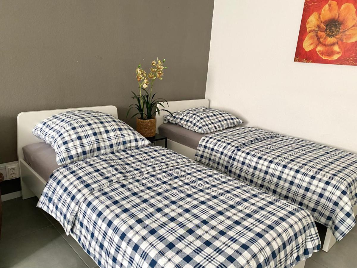 Sweet Home Apartment Hannover West Buitenkant foto