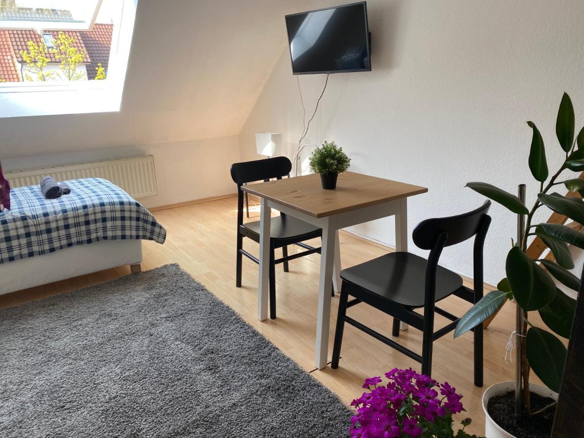 Sweet Home Apartment Hannover West Buitenkant foto