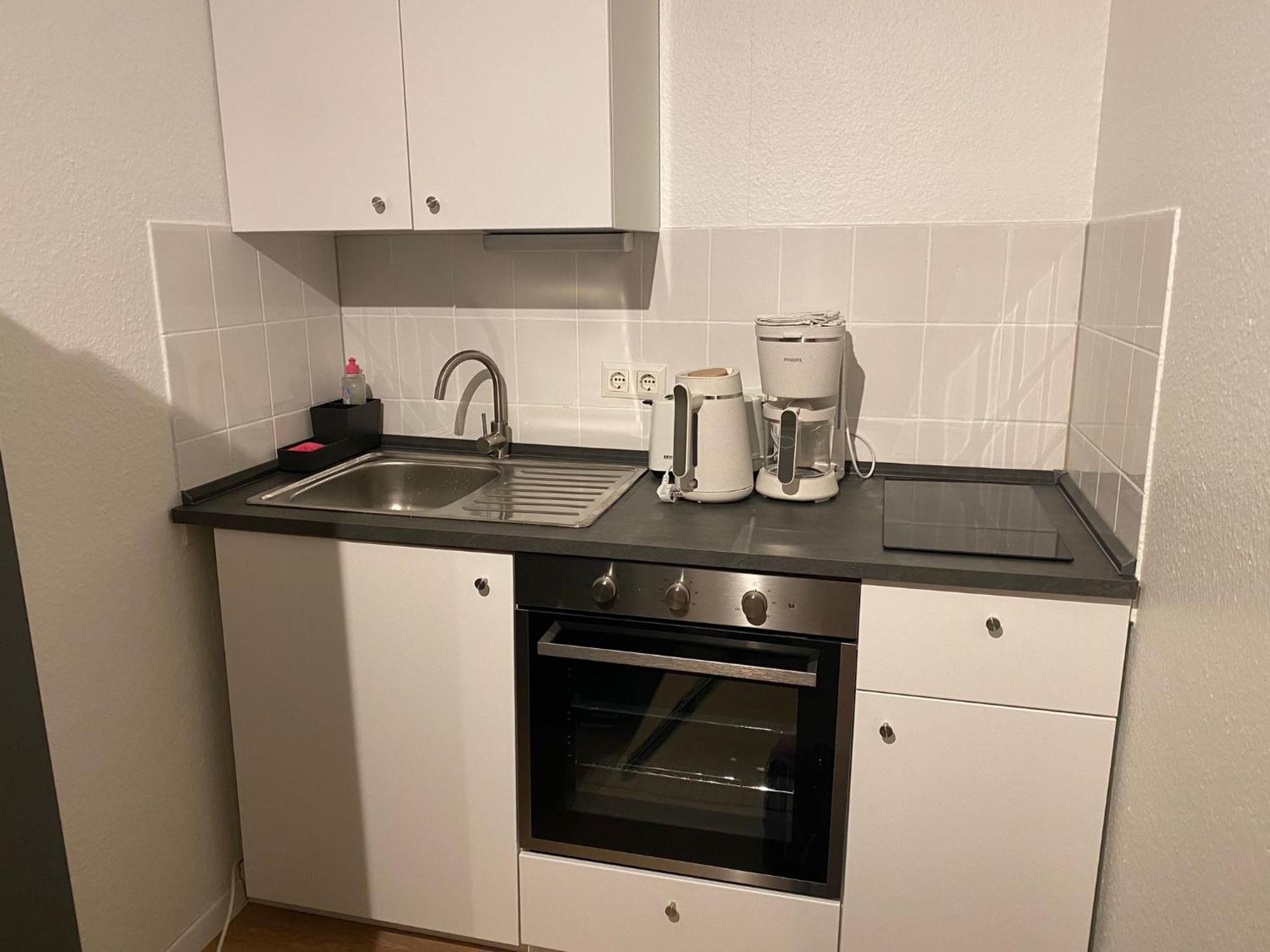 Sweet Home Apartment Hannover West Buitenkant foto