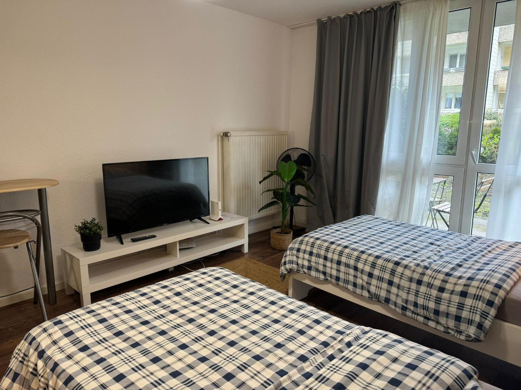 Sweet Home Apartment Hannover West Buitenkant foto