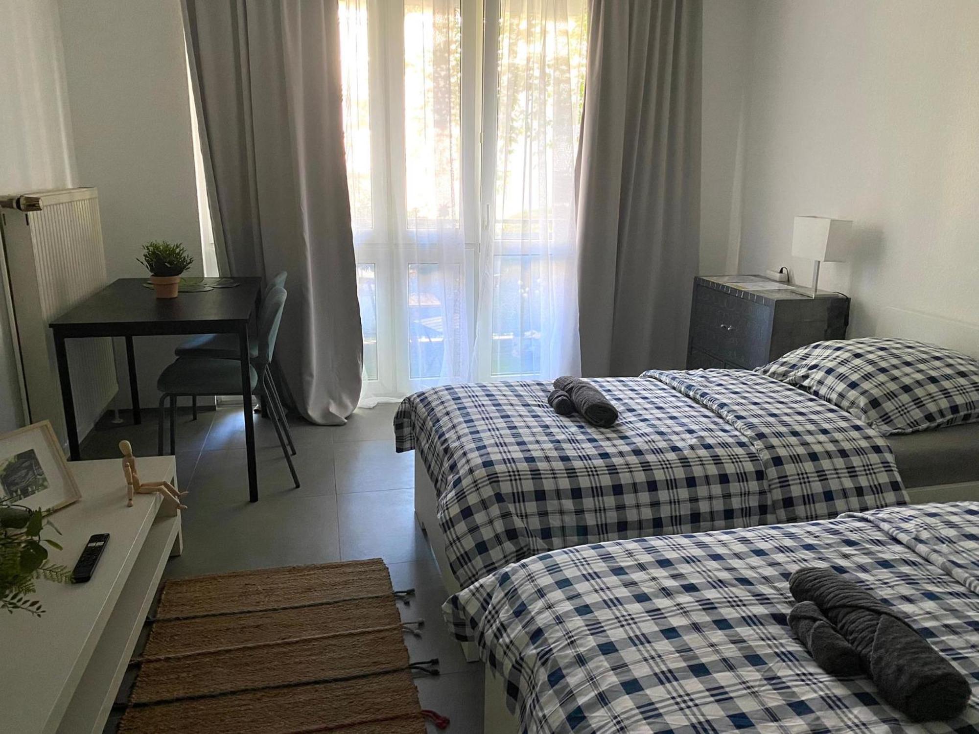 Sweet Home Apartment Hannover West Buitenkant foto